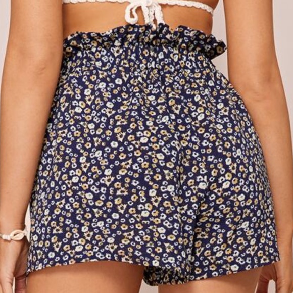 Cute Floral print Paperbag shorts - Picture 4 of 5